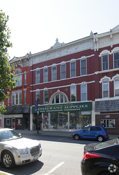132 W Main St, Johnstown, NY for sale - Primary Photo - Image 1 of 1