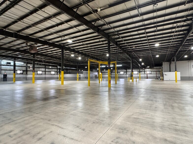 11220 E Main St, Huntley, IL for lease - Interior Photo - Image 3 of 8