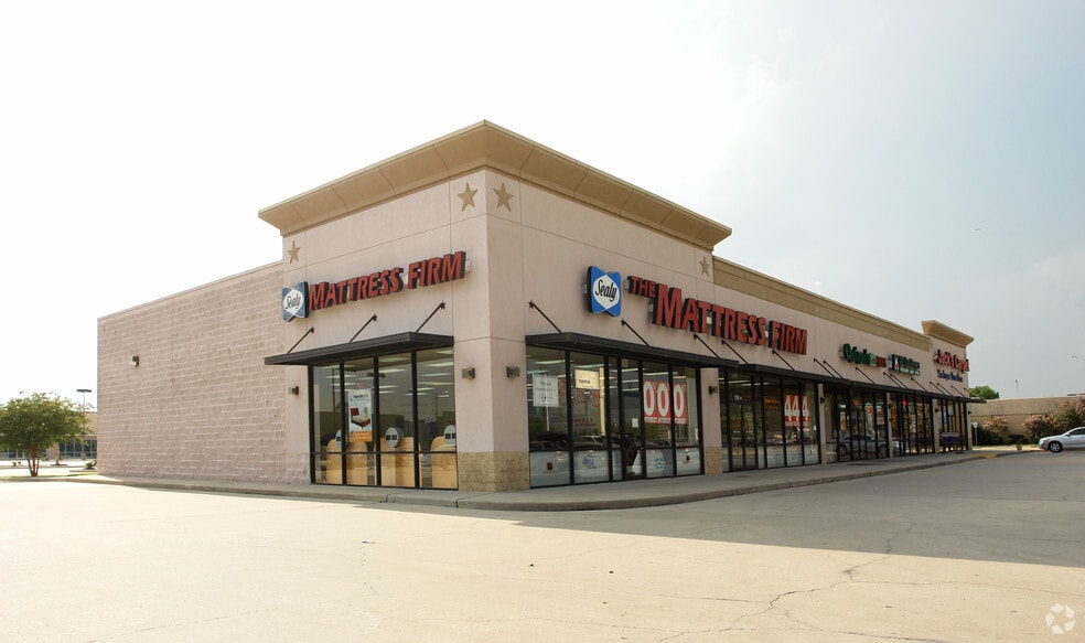 4611 Garth Rd, Baytown, TX for lease - Building Photo - Image 2 of 3