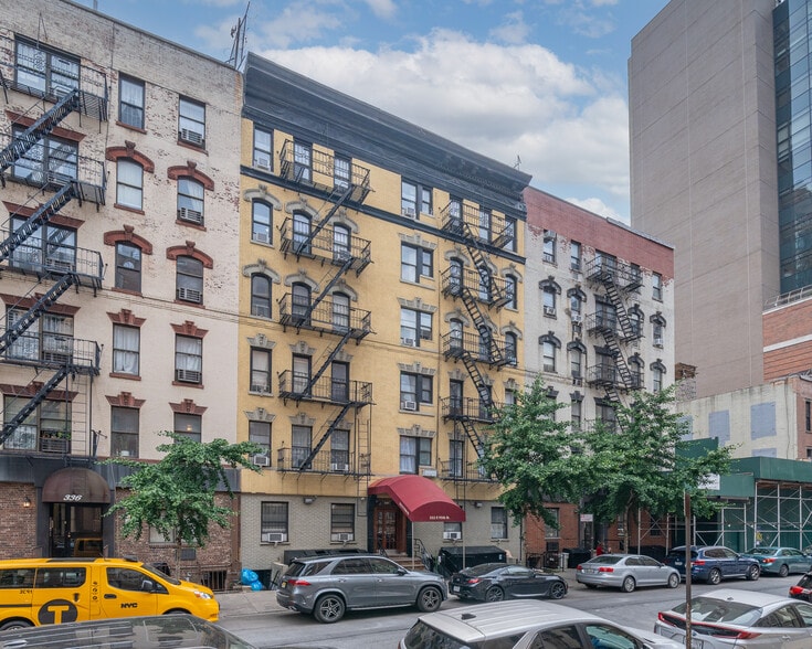 332 E 95th St, New York, NY for sale - Building Photo - Image 3 of 22