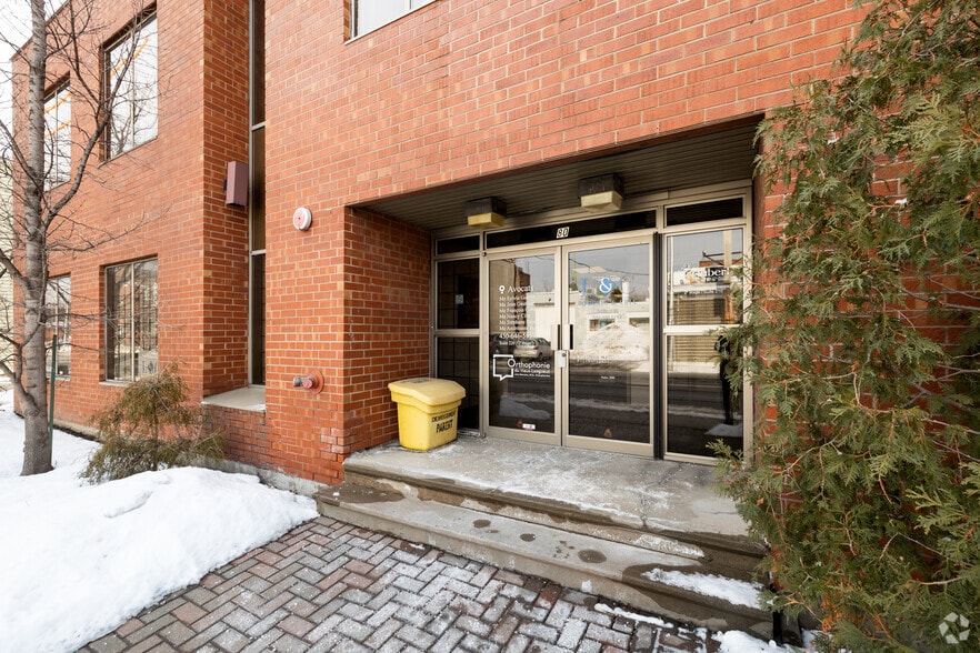 80 Rue Saint-Laurent O, Longueuil, QC for sale - Building Photo - Image 3 of 4