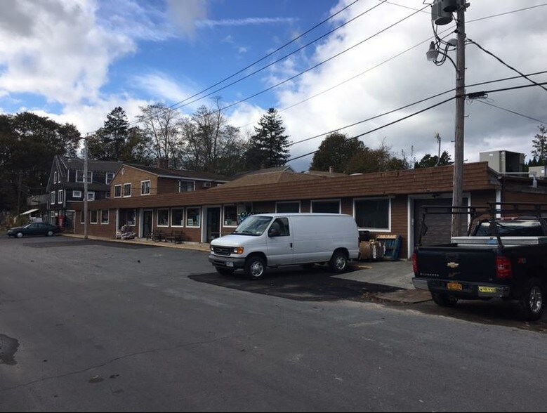 2132 Crescent Ave, Fishers Island, NY for sale - Building Photo - Image 1 of 1