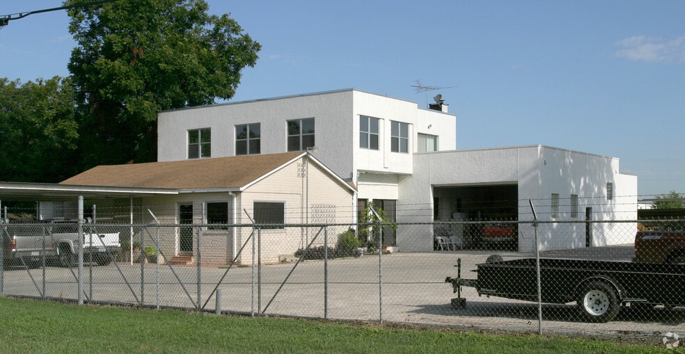 135-139 Seale Rd, San Antonio, TX for sale - Building Photo - Image 3 of 9