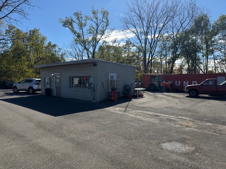 1033 Riverview Dr, Walnutport, PA for lease - Building Photo - Image 3 of 7