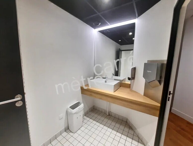 Office in Nantes for lease - Interior Photo - Image 3 of 8