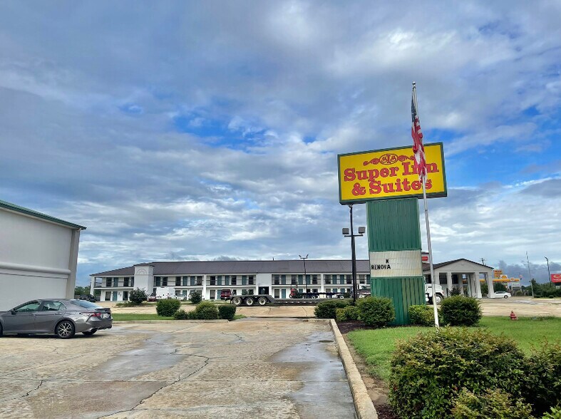 1526 Highway 16 W, Philadelphia, MS for sale - Building Photo - Image 1 of 1