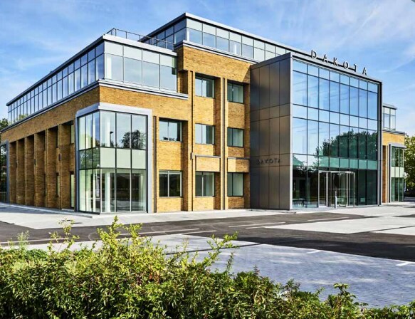 11 De Havilland Dr, Weybridge for sale Primary Photo- Image 1 of 1