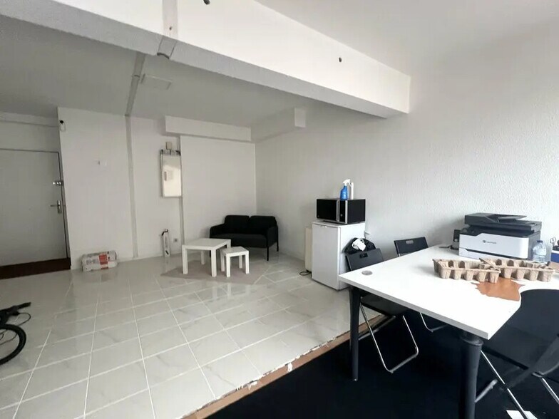 Office in Saint-Laurent-du-Var for lease - Interior Photo - Image 2 of 5