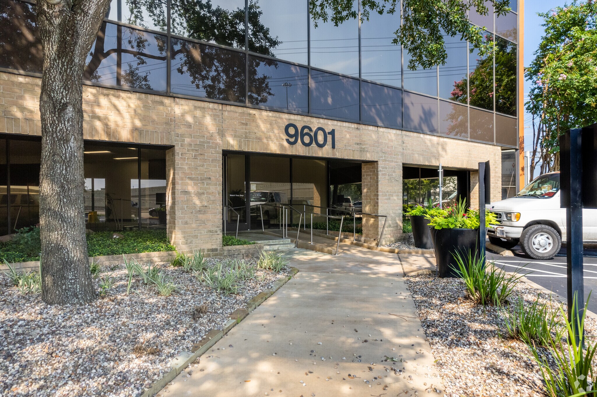 8435 Katy Fwy Houston Tx 77024 9601 Katy Fwy, Houston, TX 77024 - Hedwig Plaza | LoopNet
