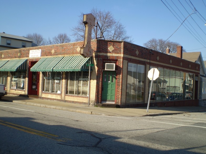 Retail in East Providence, RI for sale - Primary Photo - Image 1 of 1