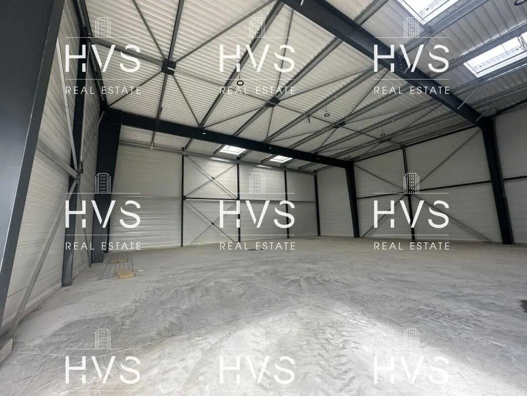 Flex in Venelles for lease Interior Photo- Image 1 of 5