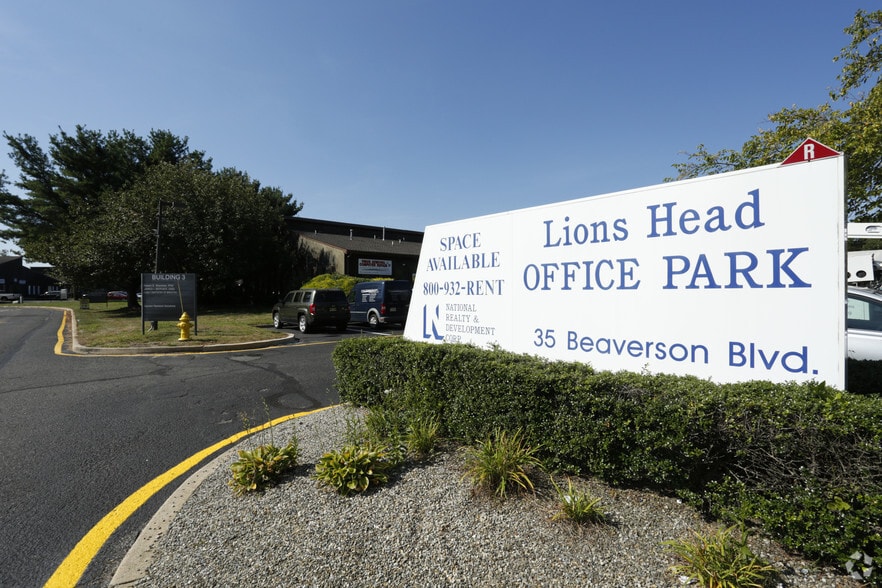 35 Beaverson Blvd, Brick, NJ for lease - Building Photo - Image 1 of 4