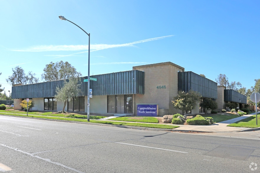 4545 N West Ave, Fresno, CA for lease - Building Photo - Image 2 of 17