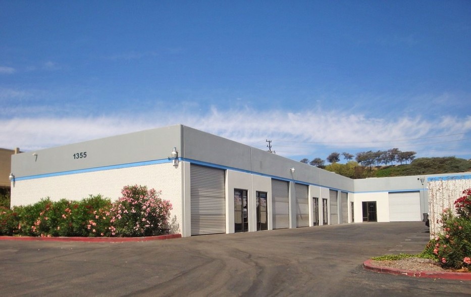 1355 Lawrence Dr, Newbury Park, CA for lease - Primary Photo - Image 1 of 4