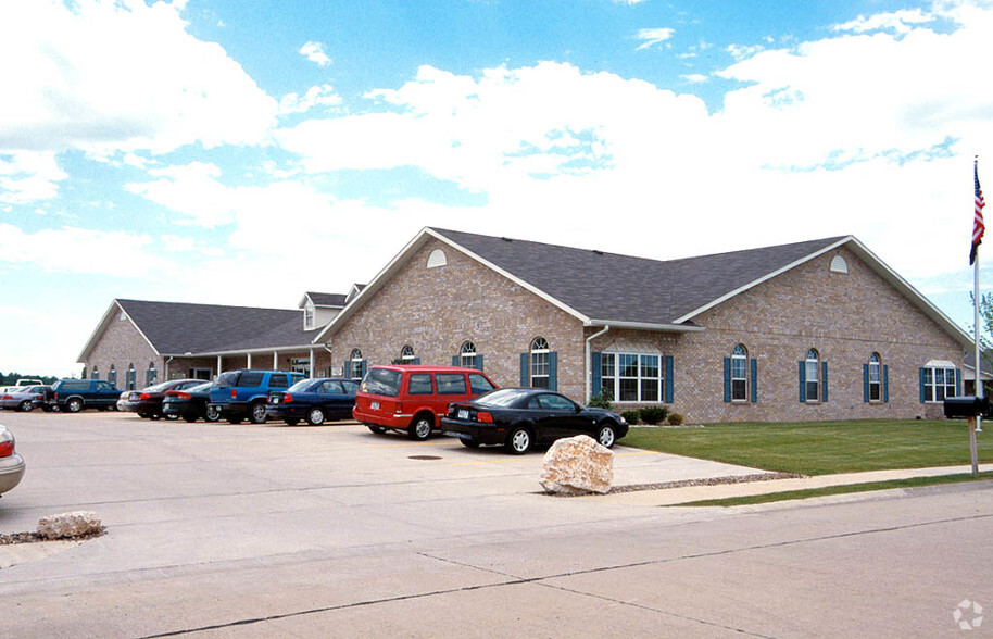 1075 Eastgate Dr, O'Fallon, IL for lease - Building Photo - Image 1 of 7