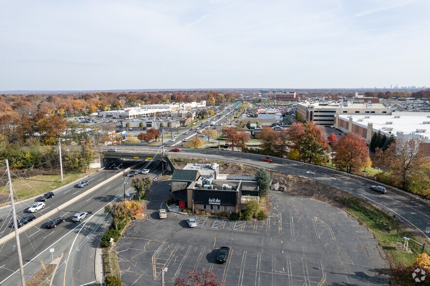 6 Spring Valley Rd, Paramus, NJ for sale - Aerial - Image 1 of 1