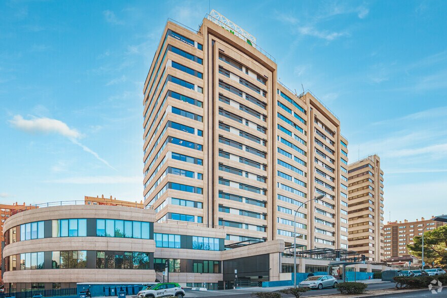 Calle de Juan Esplandiú, 11-13, Madrid, Madrid for lease - Building Photo - Image 1 of 4