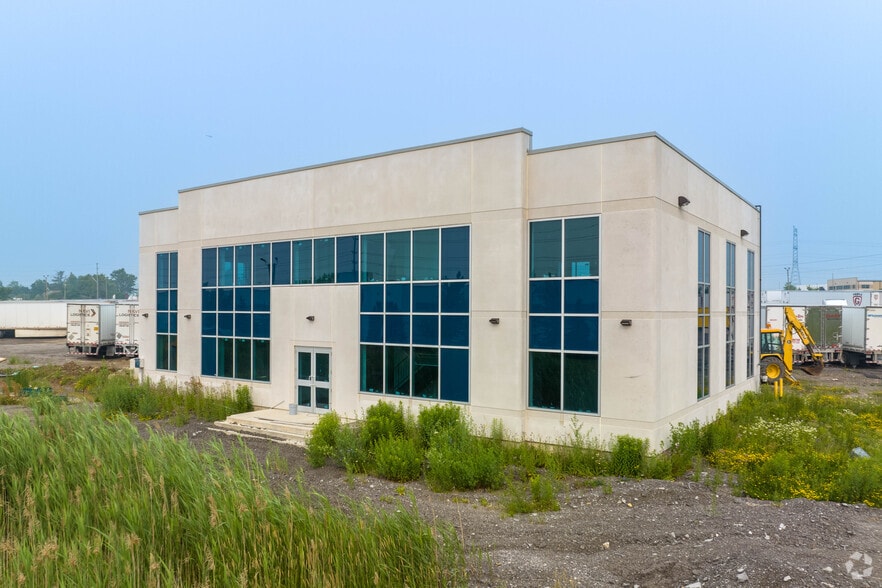 2 Mansewood Crt, Halton Hills, ON for lease - Building Photo - Image 2 of 5