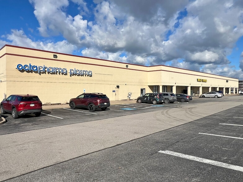 1700 Peach St, Erie, PA for lease - Building Photo - Image 1 of 12
