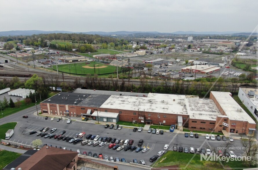 601-637 Hiesters Ln, Reading, PA for lease - Building Photo - Image 3 of 12