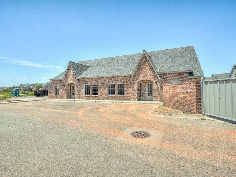 2260 NW 36th Ave, Norman, OK for lease - Building Photo - Image 3 of 75