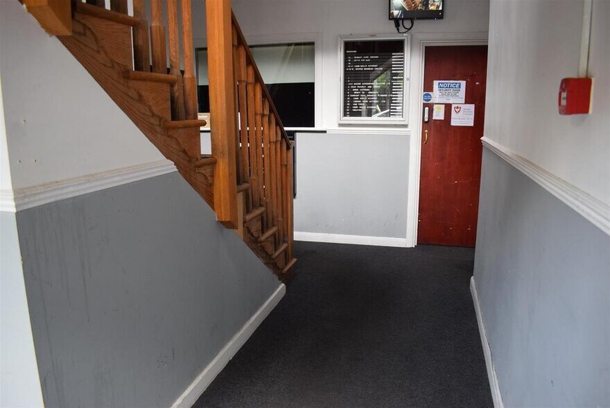 20 Church Ln, London for lease - Building Photo - Image 3 of 9