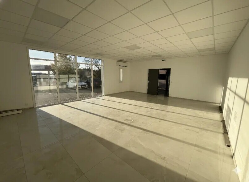 Retail in Solliès-Pont for lease - Building Photo - Image 3 of 4