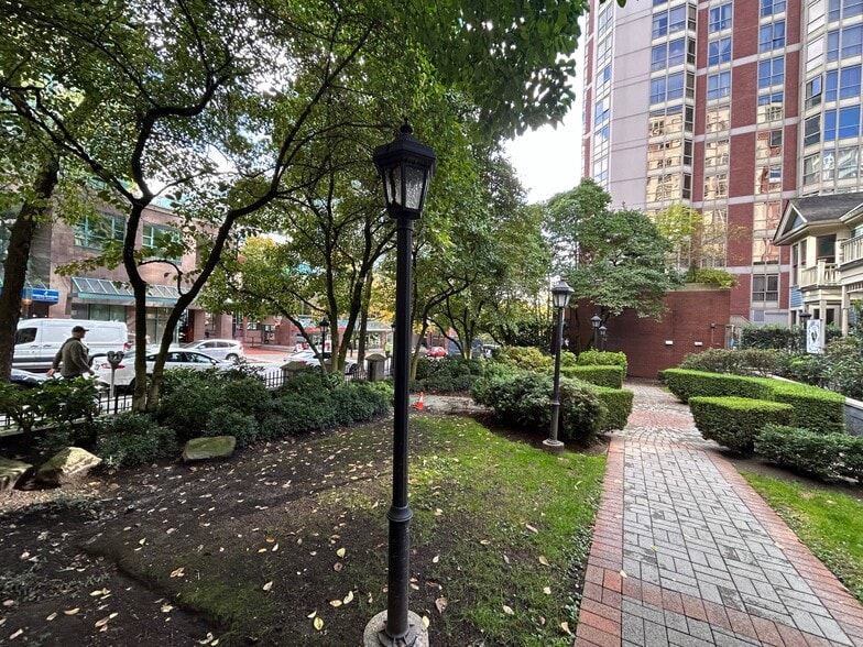 827 Hamilton St, Vancouver, BC for lease - Building Photo - Image 3 of 3