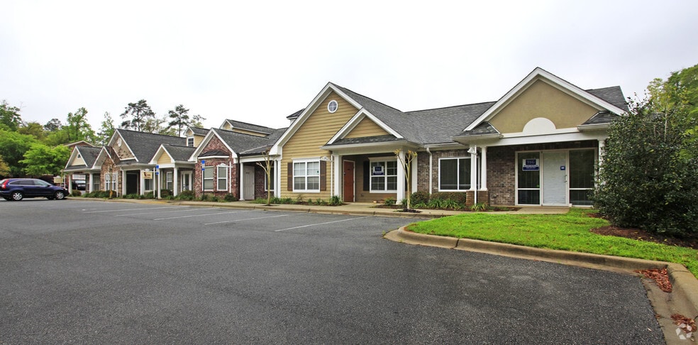 1618 and 1614 Mahan Center Blvd portfolio of 3 properties for sale on LoopNet.com - Primary Photo - Image 1 of 2