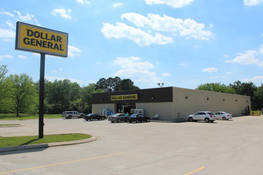 135 N Main St, Lobelville, TN 37097