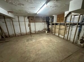 70 High St, West Drayton for lease Interior Photo- Image 2 of 3