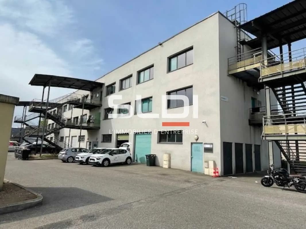 Flex in Villeurbanne for lease Building Photo- Image 1 of 13
