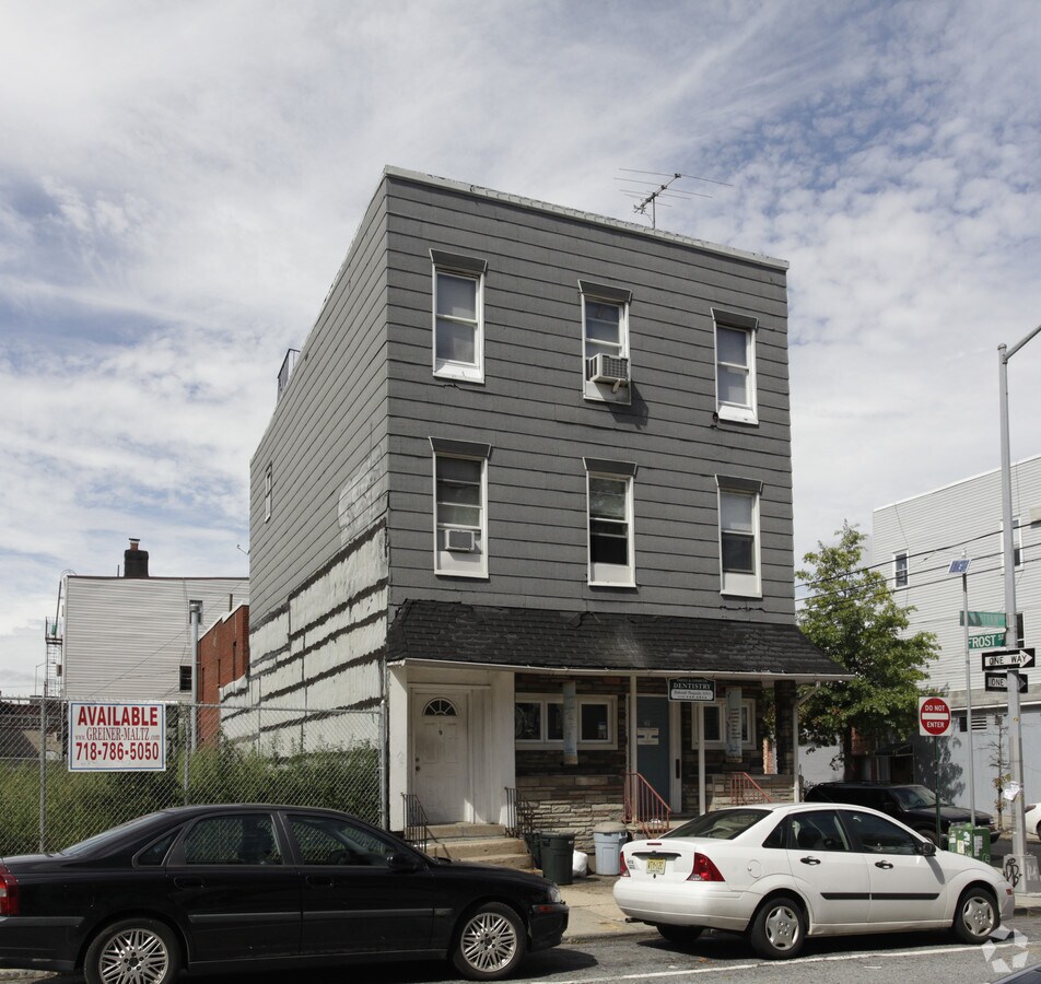 391 Manhattan Ave, Brooklyn, NY 11211