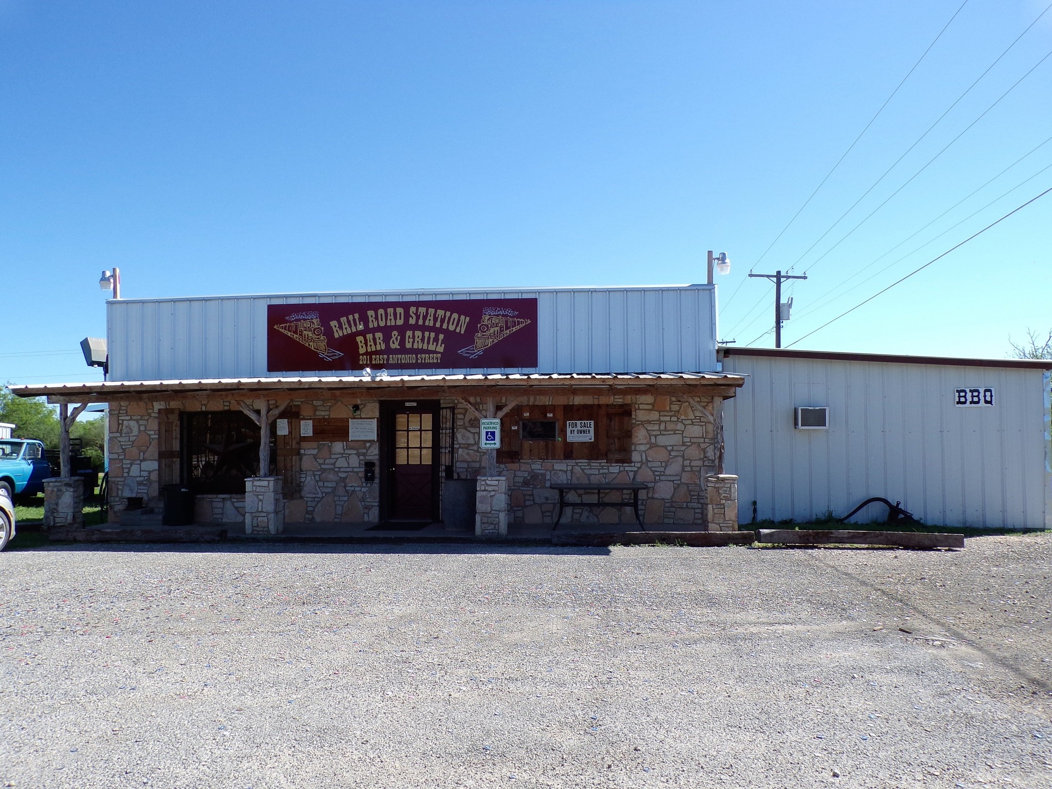 201 E Antonio St, Uvalde, TX for sale Primary Photo- Image 1 of 1