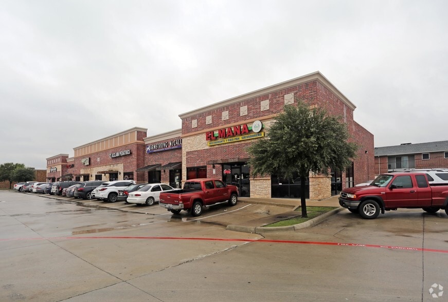688 W Pioneer Pky, Grand Prairie, TX for lease - Primary Photo - Image 1 of 15