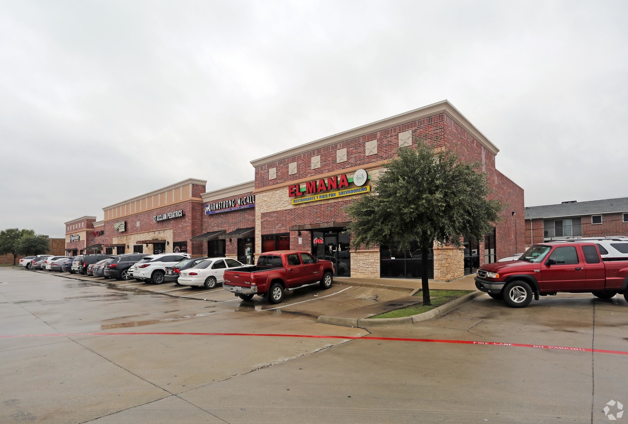 688 W Pioneer Pky, Grand Prairie, TX for lease Primary Photo- Image 1 of 16