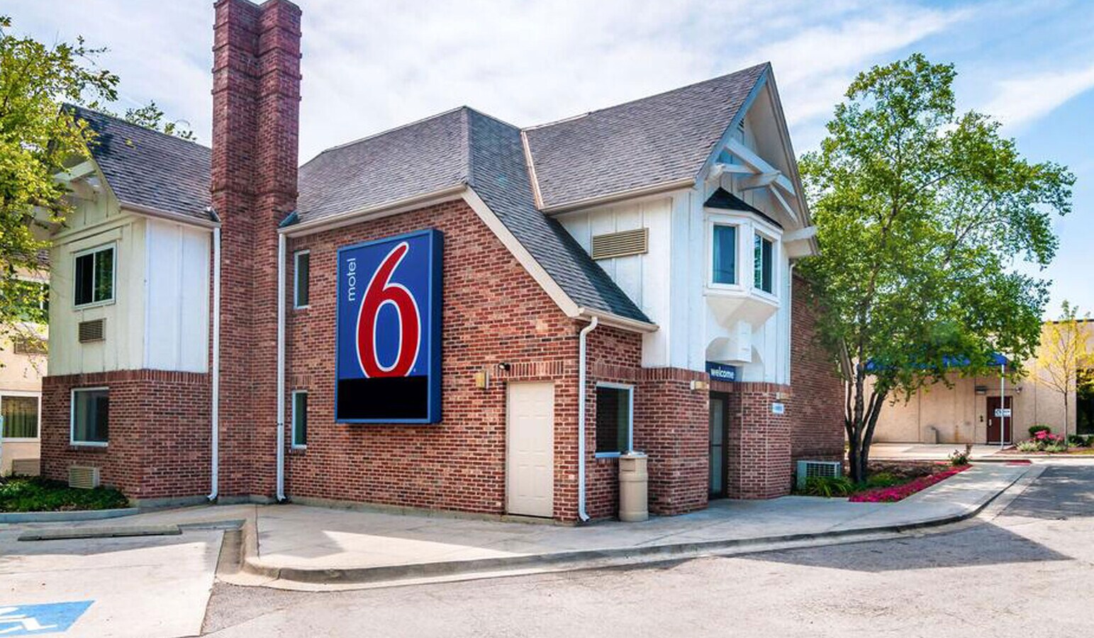 441 W Algonquin Rd, Arlington Heights, IL 60005