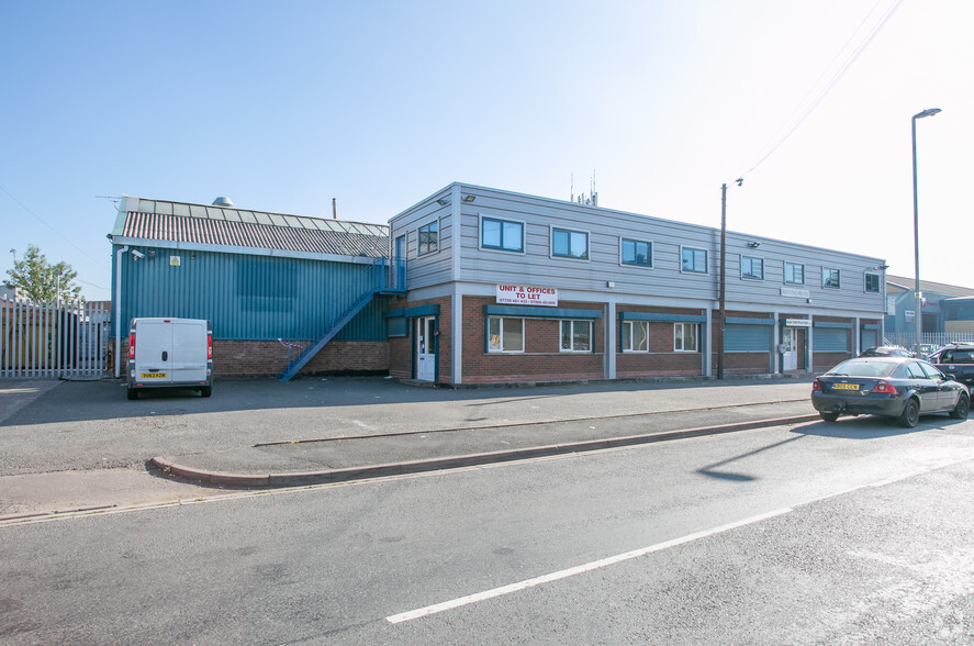 Dawley Brook Rd, Kingswinford for lease - Primary Photo - Image 1 of 7