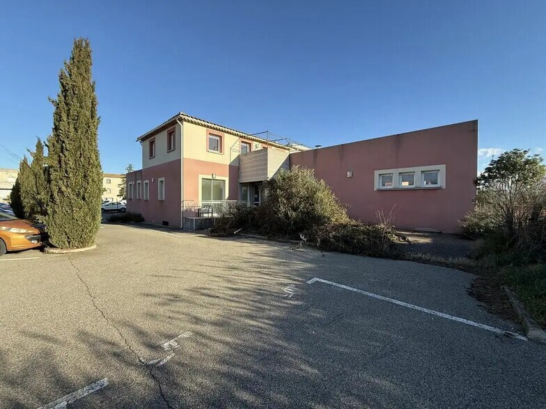 Flex in Le Pontet for sale - Building Photo - Image 1 of 8