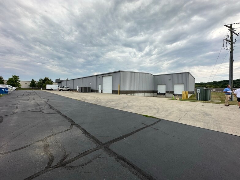 707 Enterprise Dr, Harrison, OH for lease - Primary Photo - Image 1 of 1