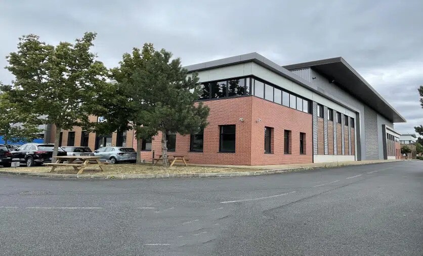 Industrial in Villeneuve-la-Garenne for lease Building Photo- Image 1 of 19