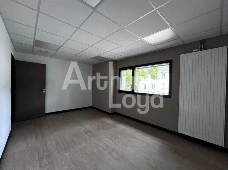 Office in Bretteville-sur-Odon for lease - Interior Photo - Image 1 of 5