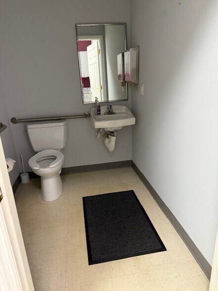 4130 Woodmere Park Blvd, Venice, FL for lease - Building Photo - Image 2 of 8