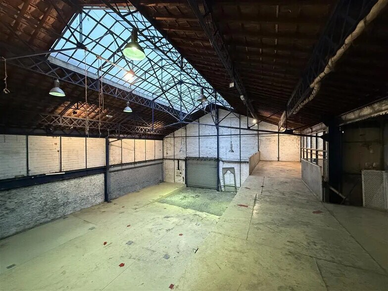 Retail in Paris for lease - Building Photo - Image 3 of 7