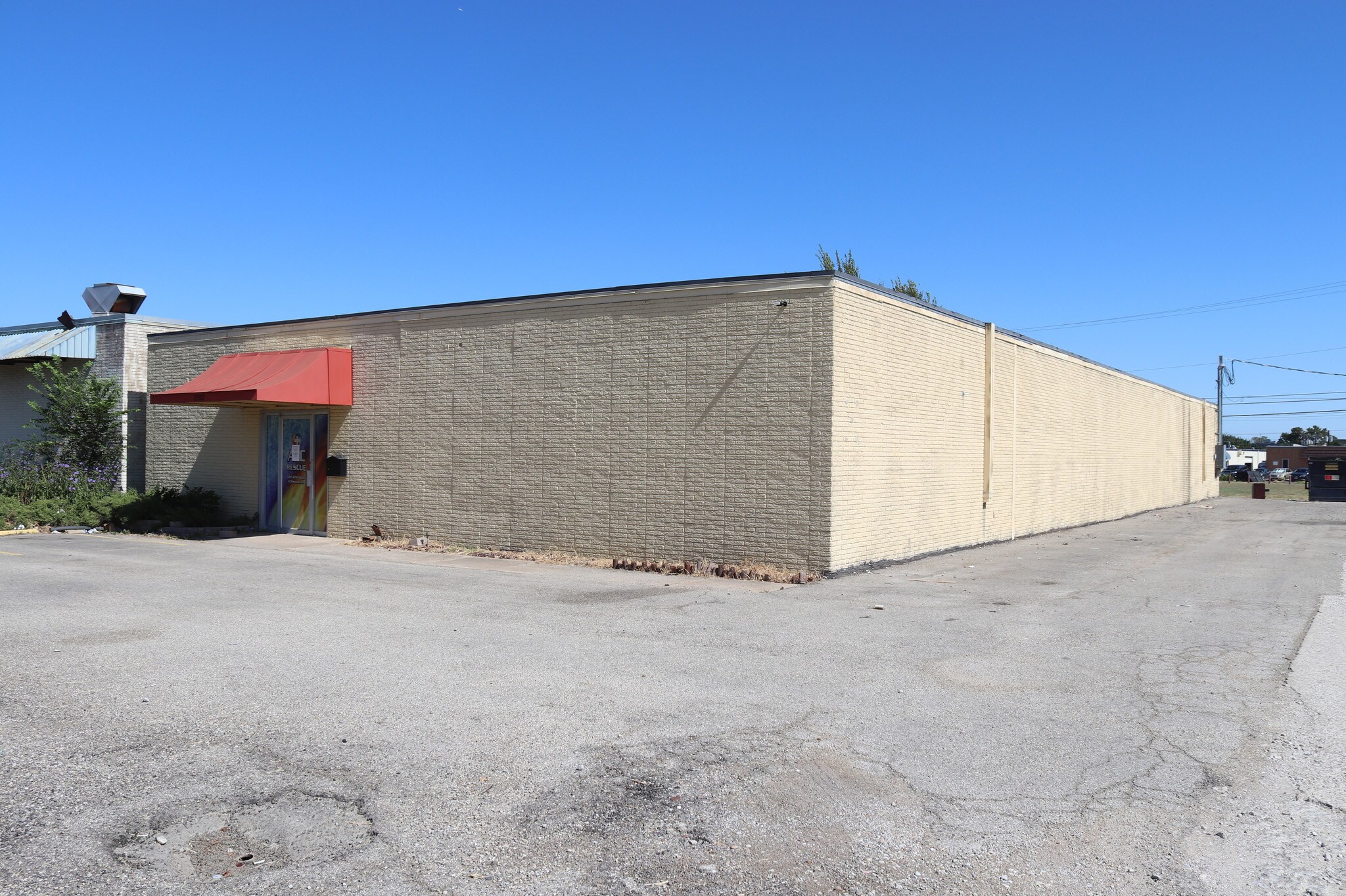 2702 National Cir, Garland, TX for sale Primary Photo- Image 1 of 1