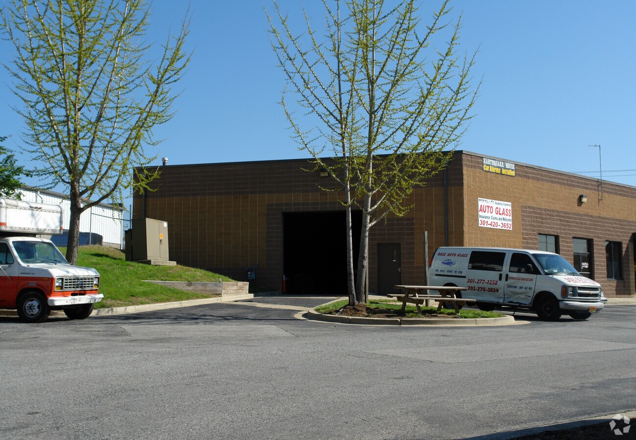 201 Ritchie Rd, Capitol Heights, MD 20743