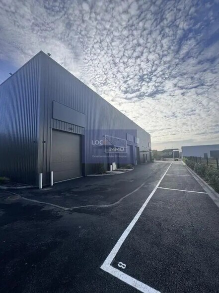 Flex in Marcheprime for sale - Building Photo - Image 2 of 6