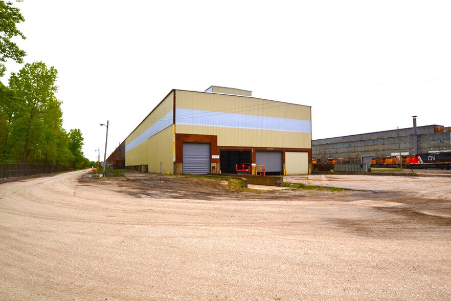 1001 College St, Madison, IL for lease - Building Photo - Image 3 of 16