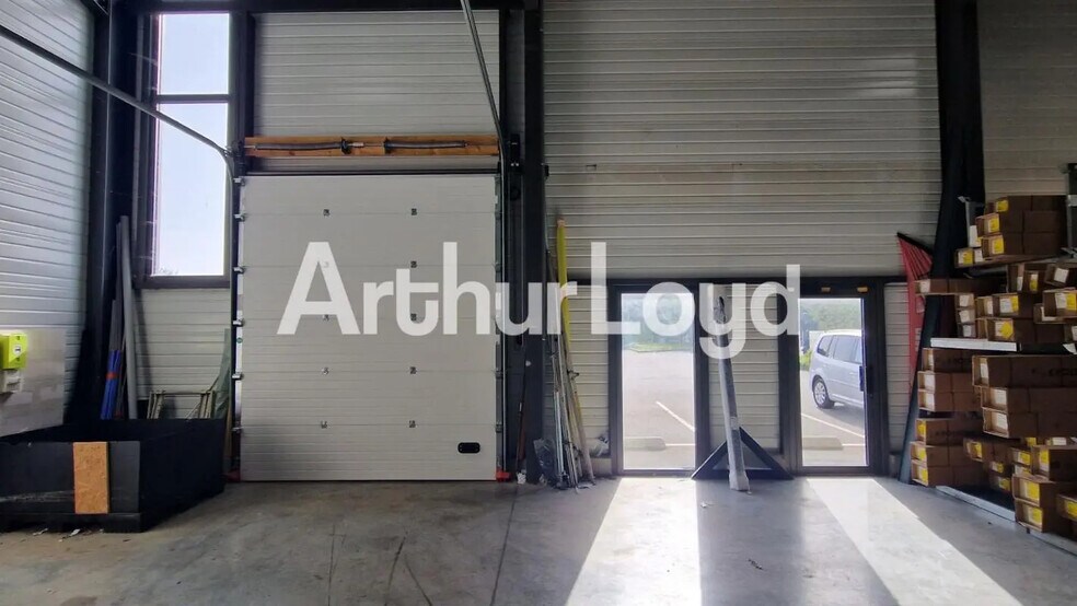 Flex in Fleury-sur-Orne for lease - Building Photo - Image 1 of 2