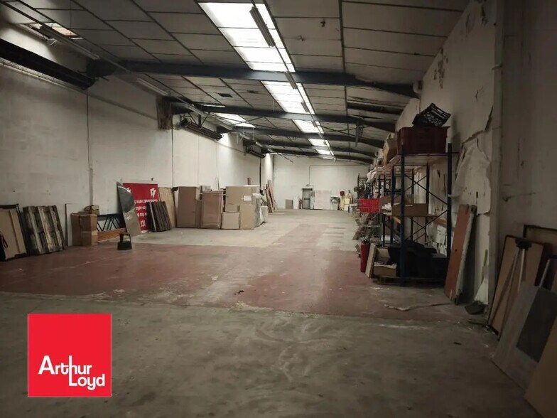 Retail in Chartres for lease - Interior Photo - Image 3 of 4